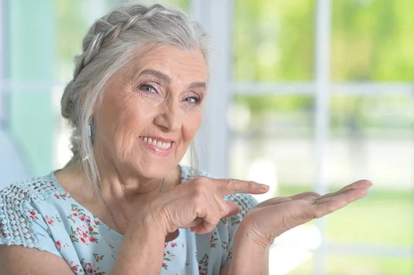 Happy senior woman — Stock Photo, Image