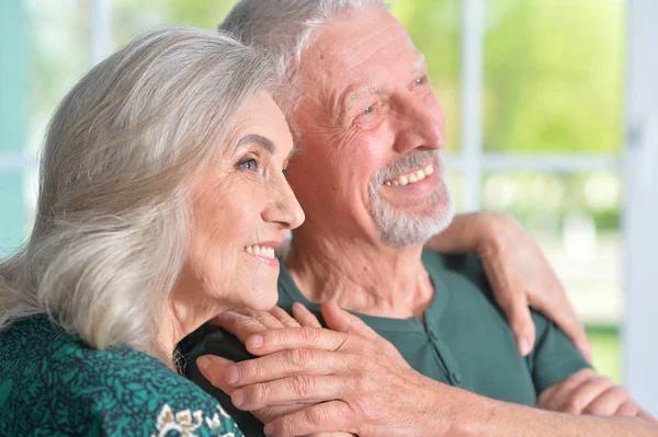 Retrato Cerca Una Feliz Pareja Ancianos Casa — Foto de Stock