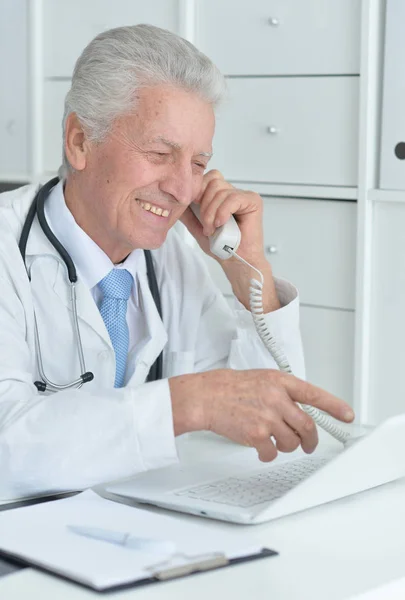 Senior Male Doctor Working Laptop His Office Calling — Stock Photo, Image