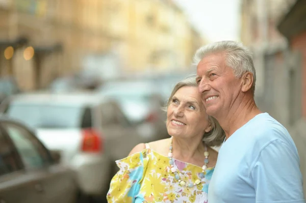 Gelukkige Senior Paar Stad Straat — Stockfoto