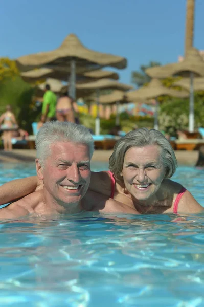 Senior Couple Relaxing Pool — Stock Photo, Image