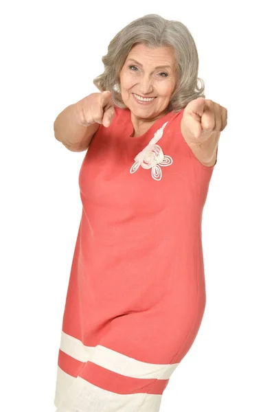 Emotionele Bejaarde Vrouw Iets Tonen Een Witte Achtergrond — Stockfoto