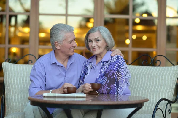 Pareja Mayor Tomando Exterior Cafetería —  Fotos de Stock