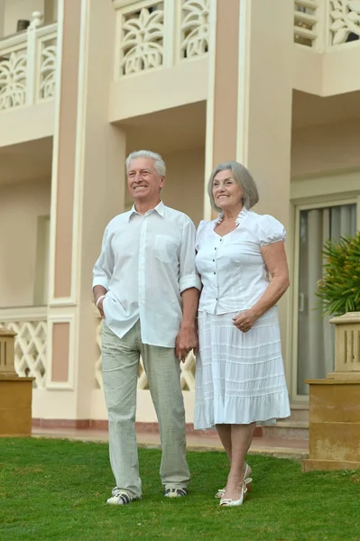 Glückliches Senioren Paar Hotel Resort — Stockfoto