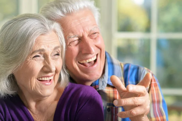 Retrato Cerca Una Feliz Pareja Ancianos Casa —  Fotos de Stock