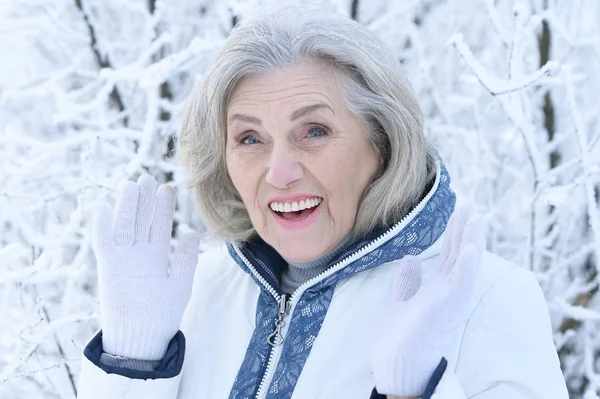 Mature Woman Winter Clothes Posing Outdoors Good Mood — Stock Photo, Image