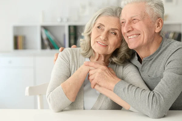 Close Retrato Feliz Casal Idosos Rindo Casa — Fotografia de Stock