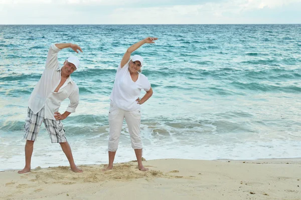 Senior couple doing exercises — Stock Photo, Image