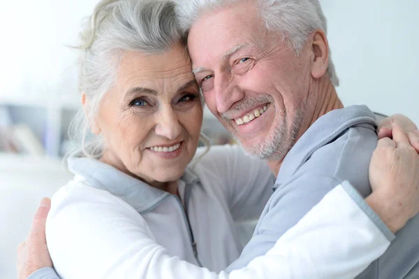 Retrato Cerca Una Feliz Pareja Ancianos Casa — Foto de Stock