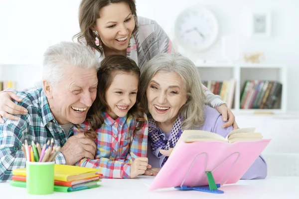 Little Cute Girl Mother Grandparents Studying Home — Stock Photo, Image