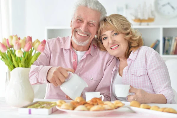 Heureux Couple Personnes Âgées Boire Thé — Photo