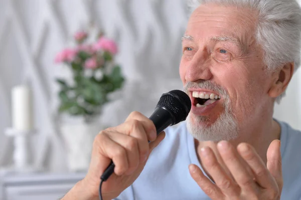 Excited Senior Man Holding Microphone — Stock Photo, Image