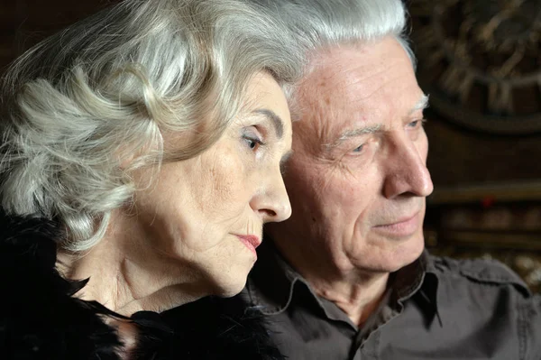 Trauriges Seniorenpaar — Stockfoto