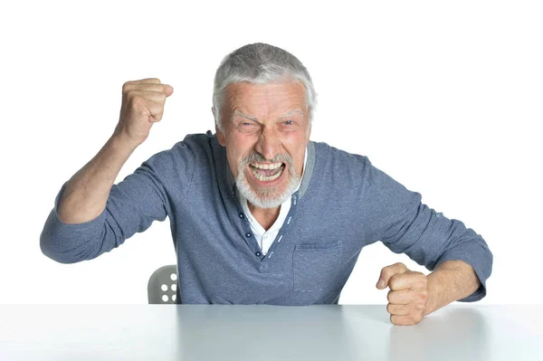 Retrato Del Hombre Mayor Sentado Mesa Aislado Sobre Fondo Blanco —  Fotos de Stock