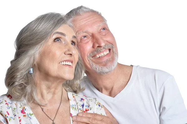 Retrato Abraçar Casal Sênior Olhando Para Cima Isolado Fundo Branco — Fotografia de Stock