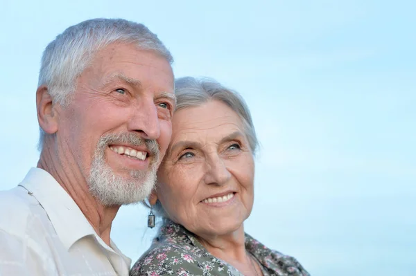 Bejaarde Echtpaar Ontspannen Een Zonnige Dag Samen — Stockfoto