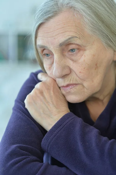 Gros Plan Portrait Femme Âgée Fatiguée — Photo