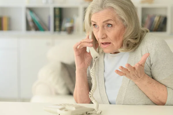 Portrait Upset Senior Woman Calling — Stock Photo, Image