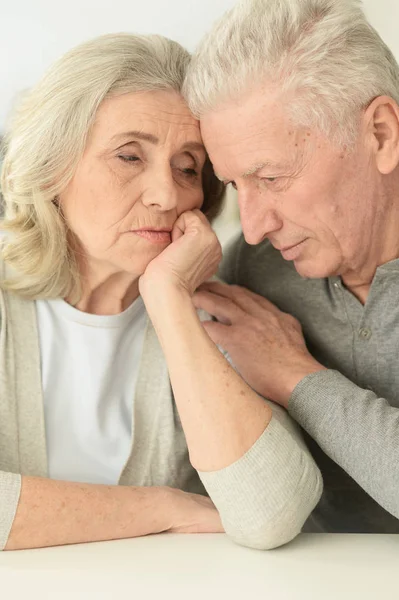 Portret Van Triest Senior Paar Poseren — Stockfoto