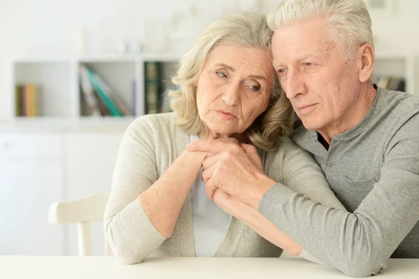 Porträt Eines Traurigen Senioren Paares Posiert — Stockfoto