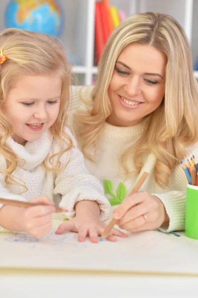 Moeder met dochtertje — Stockfoto