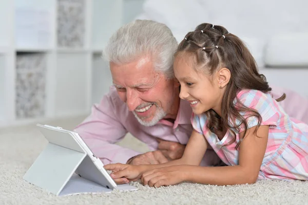 Portrait Girl Grandfather Tablet Home — Stock Photo, Image