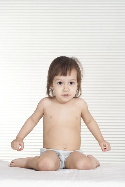 Agréable Fille Dans Bureau Médecin Sur Fond Blanc — Photo