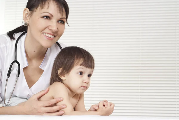 Medico Donna Con Bambino Ospedale — Foto Stock