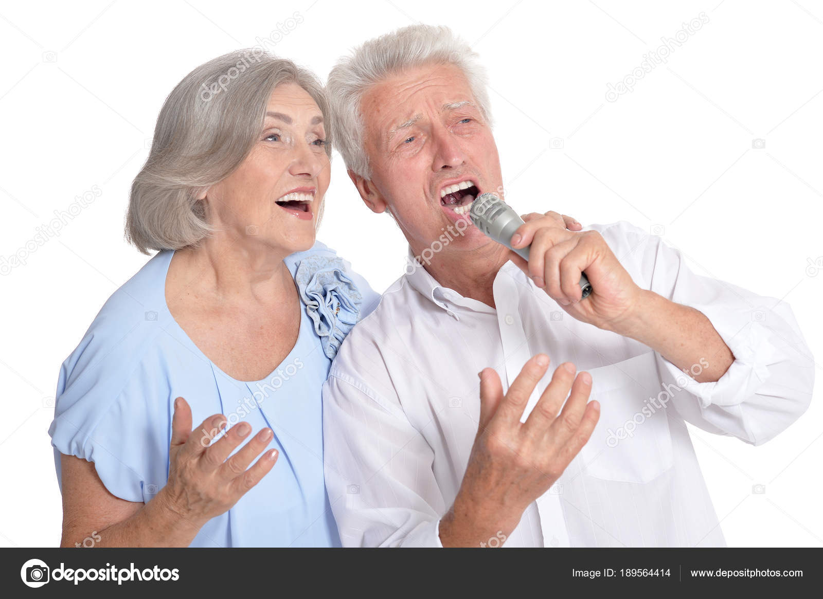 Гармонист. Пение пенсионеры. Солдат с гармошкой. Пенсионеры поют. Гармонист в деревне.