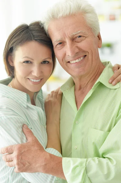 Senior man with adult daughter — Stock Photo, Image