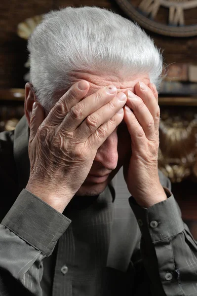 Retrato Homem Idoso Triste Posando Casa — Fotografia de Stock