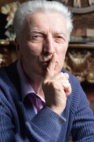 Äldre Man Med Tystnad Nger Läppar Gestikulerande Tystnad — Stockfoto