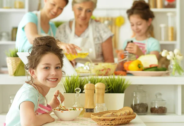 Grandmother, mother and daughters cooking — Stock Photo, Image