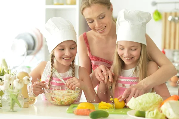 Happy Mother Daughters Cooking Together Kitchen — Stock Photo, Image