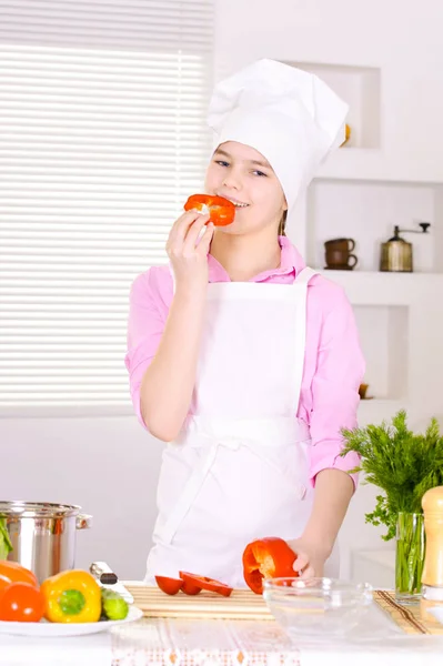 Mooi Meisje Dragen Van Chef Kok Uniform Met Groenten Keuken — Stockfoto