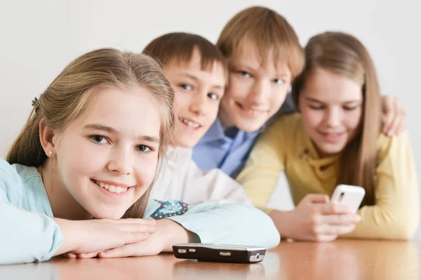 Lustige Jungen und Mädchen — Stockfoto