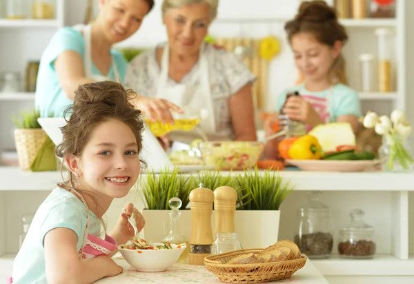 Mother and daughters cooking together — Stock Photo, Image