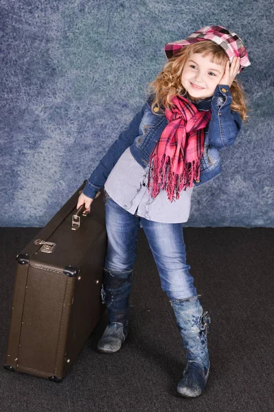 Happy Little Girl Suitcase Posing — Stock Photo, Image