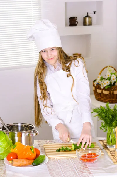Belle Fille Portant Chef Uniforme Cuisine Sur Cuisine — Photo