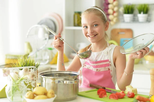 Little girl cooking at kitchen — Stock Photo, Image