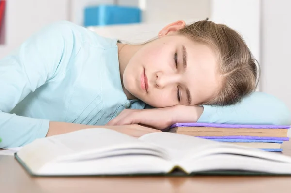 Mignon Écolière Dormir Table Maison — Photo