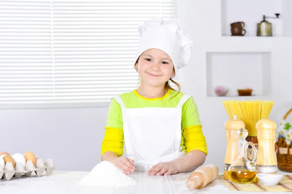 Cute Girl Baking Cake Kitchen Home — Stock Photo, Image
