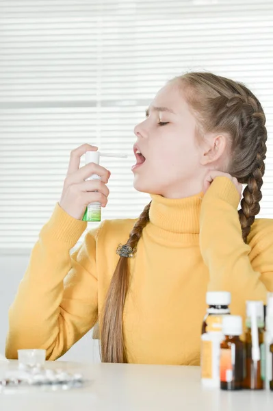 Niedliches kleines Mädchen — Stockfoto