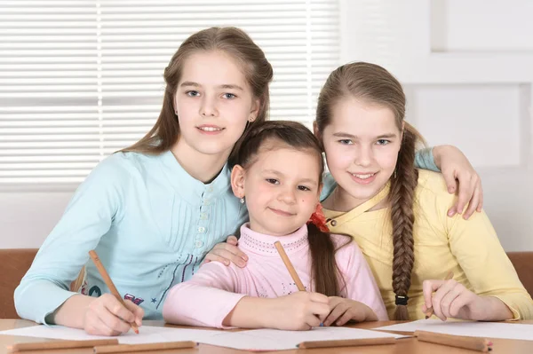 Mooie Meisjes Huiswerk Aan Tafel — Stockfoto