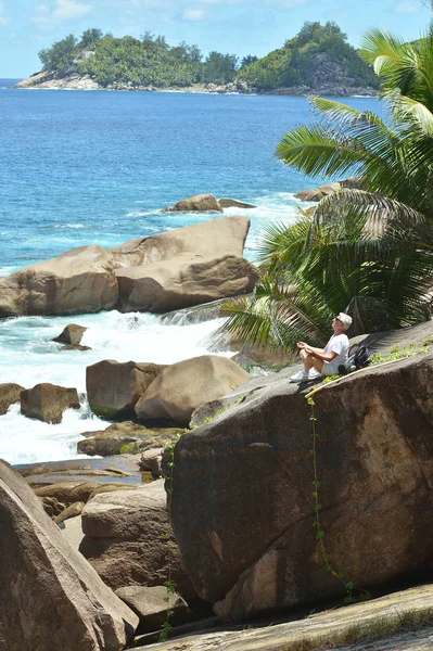 Senior man at tropical resort — Stock Photo, Image