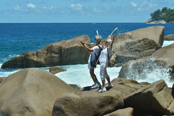 Happy Elderly Couple Resting Beach — Stock Photo, Image