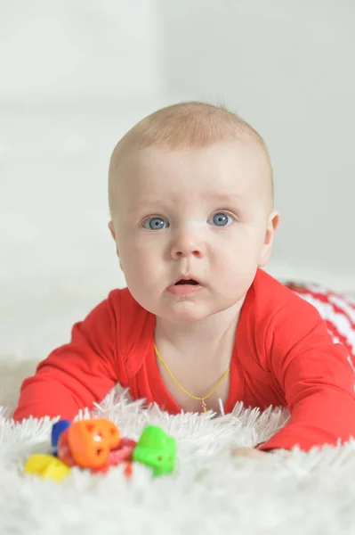 Entzückender Kleiner Junge Mit Spielzeug Auf Weißem Hintergrund — Stockfoto