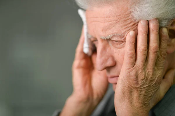 Senior Man Headache Holding Hands Head — Stock Photo, Image