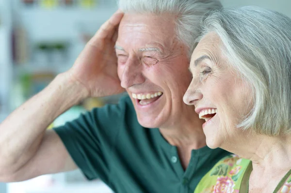 Close Van Portret Van Gelukkige Paar Volwassen Thuis — Stockfoto