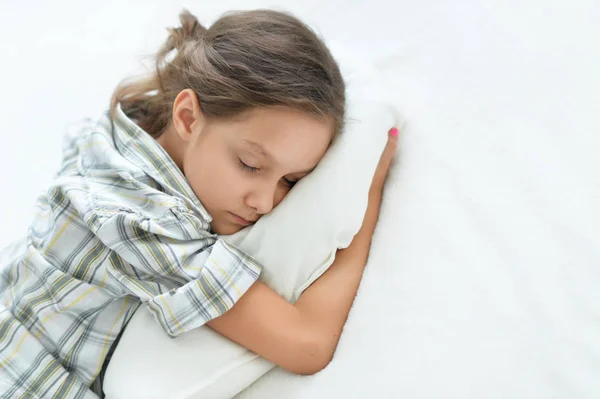 Menina Bonito Dormindo Cama — Fotografia de Stock